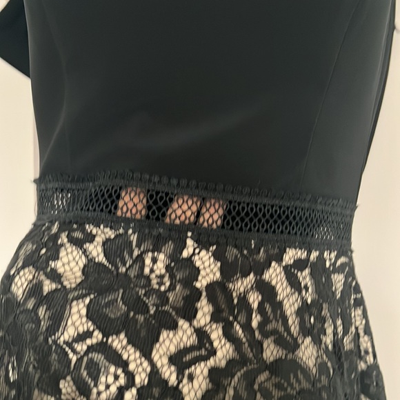 Xscape off the shoulder occasion lace fit and flare dress. Sz 10 - Picture 7 of 10